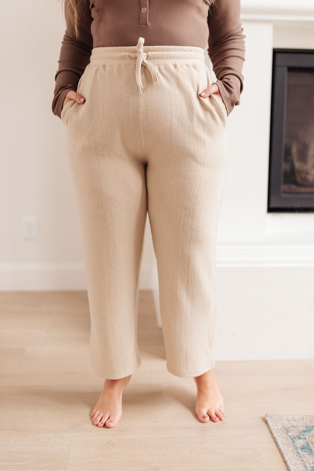 Wide Legged & Cozy Sweatpants in Sand