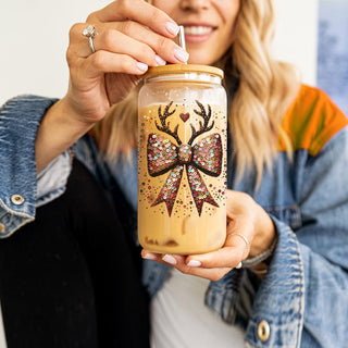 Christmas hostess gifts glass tumbler 17oz - Glitter sequin bow reindeer holiday coffee cup bamboo lid - Sparkly drinkware
Reusable Christmas coffee cup 17oz glass straw - Glitter sequin bow reindeer eco-friendly tumbler bamboo lid