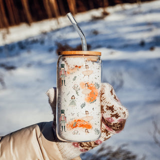 Christmas kitchen decor glass cup 17oz - Nutcracker ballerina pastel holiday tumbler with straw - Soft festive drinkware
Sparkly Christmas coffee tumbler – traditional Nutcracker and ballerina holiday design
