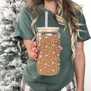 Holiday party drinkware - candy cane and snowflake Christmas glass cup
Christmas gift idea - festive 17oz glass tumbler with bamboo lid