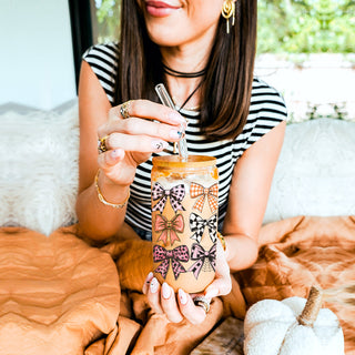 Mixed pattern bow tumbler
Designer bow glassware
Fall pattern drinking cup
Aesthetic bow design glass
Halloween bow tumbler