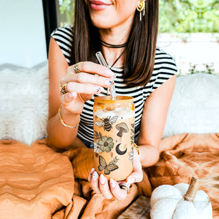 Moon phase halloween tumbler
Grandmacore halloween glass
Cottagecore ghost tumbler
Botanical witch cup