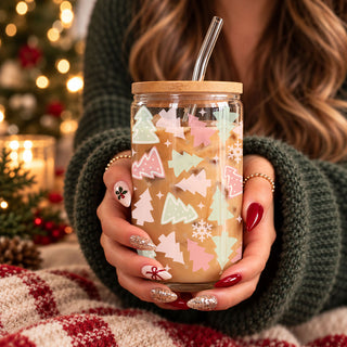 Funny 17oz Christmas glass tumbler featuring “Tree Tops Glisten & Children Listen to Nothing.” Includes bamboo lid and reusable straw. A hilarious Christmas gift for moms, parents, teachers, coworkers, and coffee lovers.