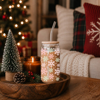 Christmas coffee gifts glass tumbler 17oz - Pastel snowflake pink mint holiday drinkware bamboo lid - Soft kitchen accessories
Christmas coffee bar accessory – glass cup with pastel snowflake holiday design