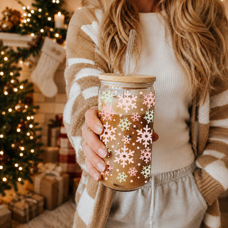 Reusable holiday iced coffee glass - pastel snowflake tumbler cup
Christmas pastel decor tumbler - festive snowflake glass cup gift
Snowflake Christmas glass cup 17oz - Pastel pink mint holiday tumbler bamboo lid glass straw - Winter festive gift