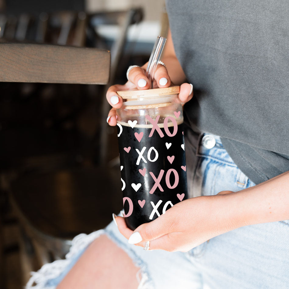 20oz glass cups with bamboo lid, pink XO’s and white hearts.
Pink XO’s and hearts design 20oz glass cups with bamboo lid.
Fun 20oz glass cups with bamboo lid, pink XO’s and hearts design.